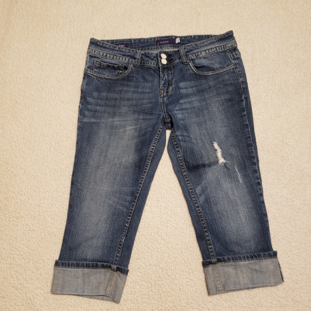🎉HP🎉 Vigoss Distressed Capri Jeans